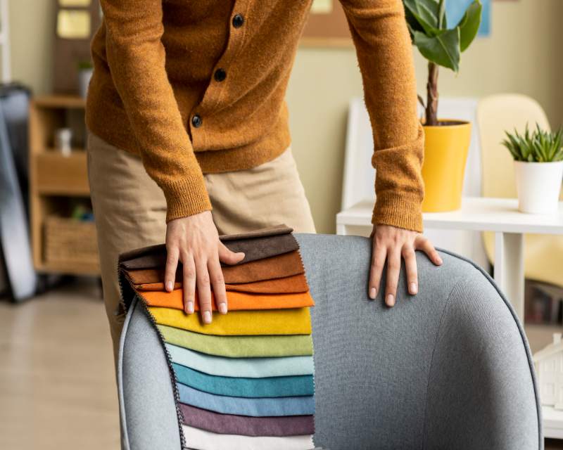 come decorare una sedia di legno