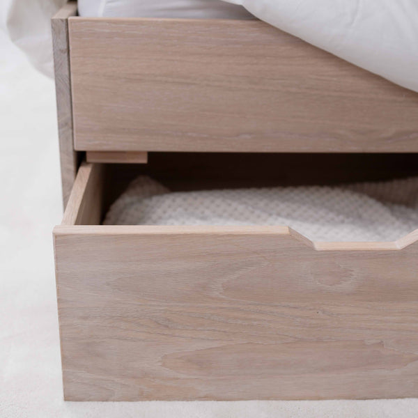 NordicStory Sofia, letto in rovere massiccio con contenitore