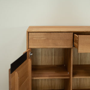 Credenza NordicStory Bremen 2 in rovere massiccio, 135 x 42 x 90 cm.