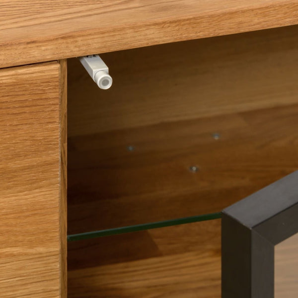 NordicStory Mobile TV in rovere massiccio con gambe in metallo nero Moritz