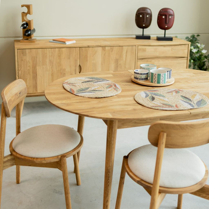 Set di tavolo e sedie in legno massiccio