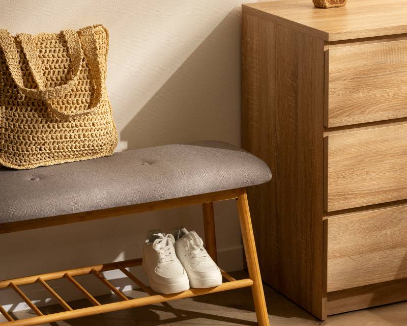 Decorare il soggiorno con mobili chiari