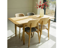 dipingere un tavolo di legno in stile vintage