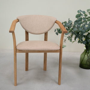 Confezione da 2 o 4 sedie da pranzo Alexis, struttura in rovere massiccio, rivestimento beige | NordicStory