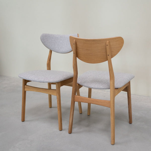 Confezione da 2 o 4 sedie da pranzo Maxwell in rovere massiccio, rivestite in grigio | VESKOR
