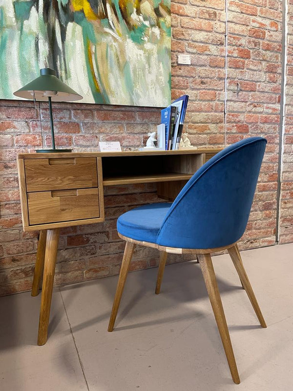 Confezione da 2 o 4 sedie da pranzo Clara, struttura in rovere massiccio, rivestimento in blu Monako | NordicStory