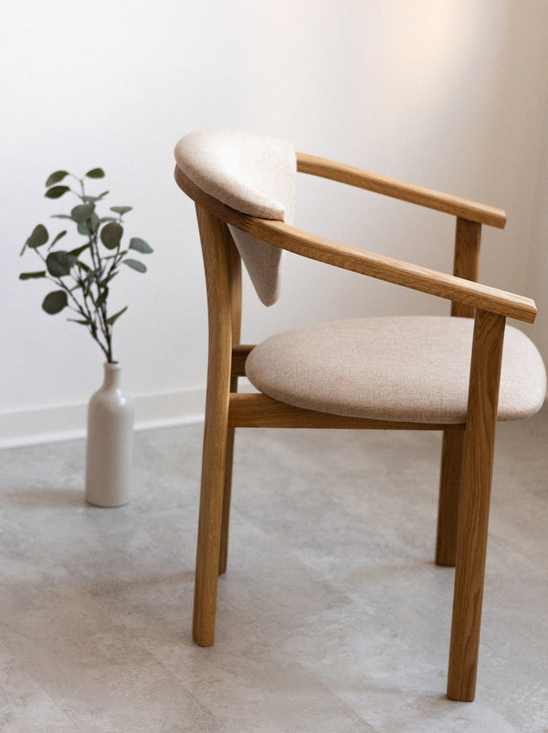 Confezione da 2 o 4 sedie da pranzo Alexis, struttura in rovere massiccio, rivestimento beige | NordicStory