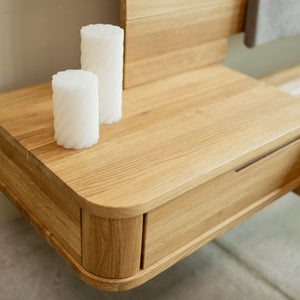 Letto in legno massello di rovere con comodini annessi ALINA | VESKOR