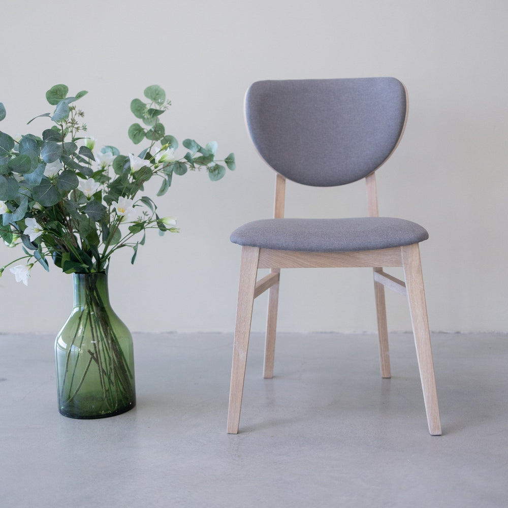 Confezione da 2 o 4 sedie da pranzo Nova, struttura in rovere massiccio sbiancato | NordicStory