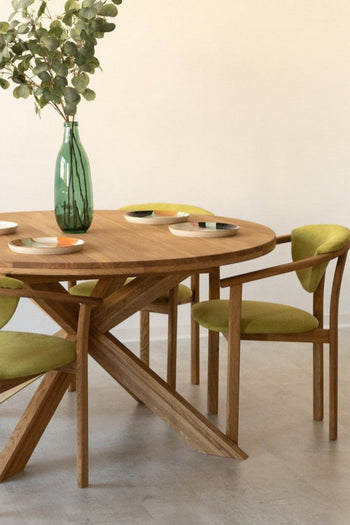 Confezione da 2 o 4 sedie da pranzo Alexis, struttura in rovere massiccio, rivestimento in verde vivo | NordicStory