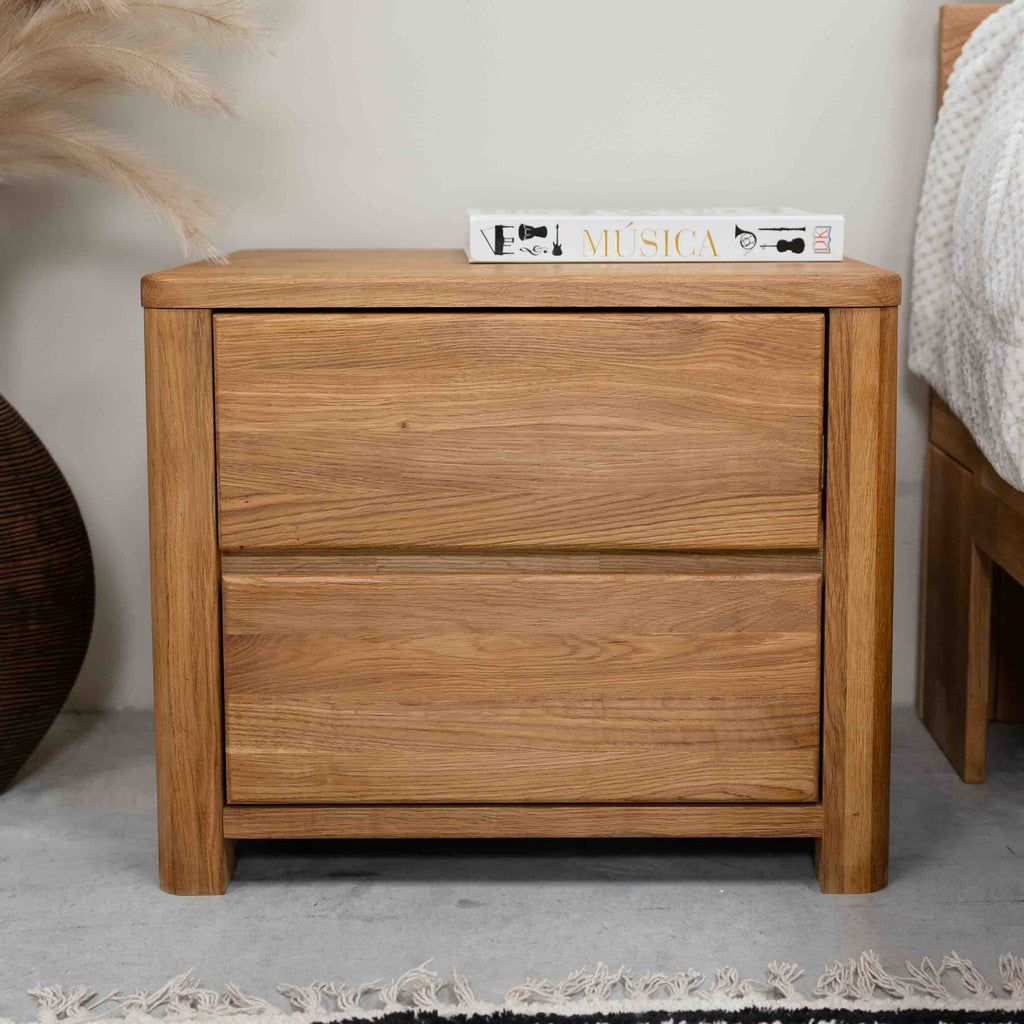 Comodino Elsa in rovere massiccio, 56,5 x 44 x 47 cm | NordicStory