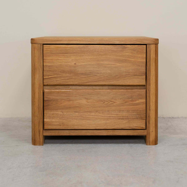 Comodino Elsa in rovere massiccio, 56,5 x 44 x 47 cm | NordicStory