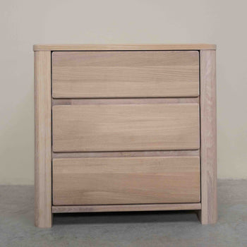 Tavolino Elsa 30 in legno massiccio di quercia, 56,4 x 44 x 55 cm, NordicStory