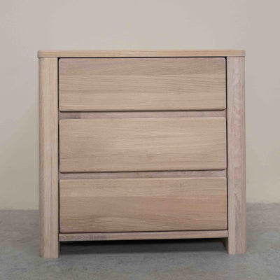 Tavolino Elsa 30 in legno massiccio di quercia, 56,4 x 44 x 55 cm, NordicStory