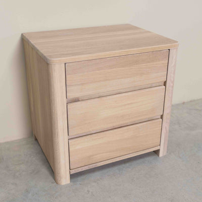 Tavolino Elsa 30 in legno massiccio di quercia, 56,4 x 44 x 55 cm, NordicStory
