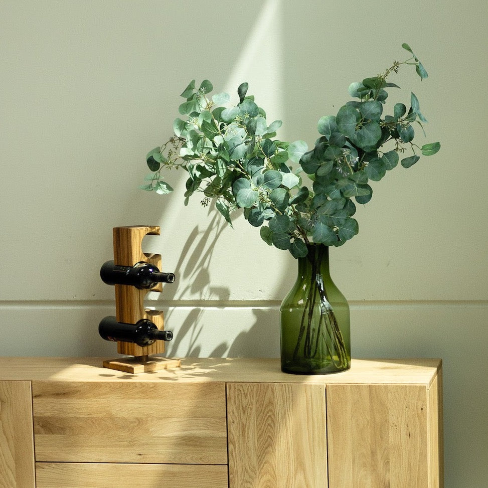 Portabottiglie in rovere NordicStory Alma, supporto per 4 bottiglie