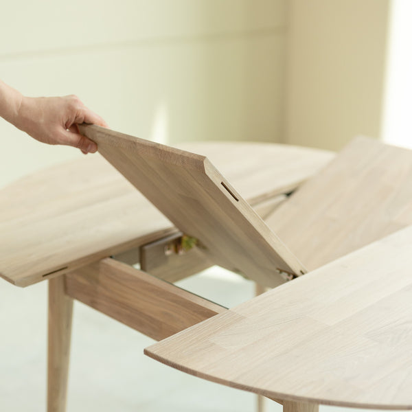 NordicStory Set Escandi 3 tavolo in legno massiccio e due sedie ISKU