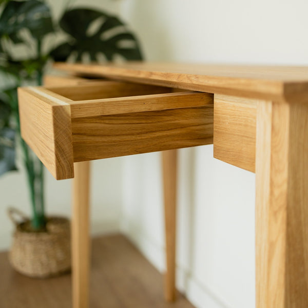 Console NordicStory con 2 cassetti in legno massiccio di quercia sostenibile 