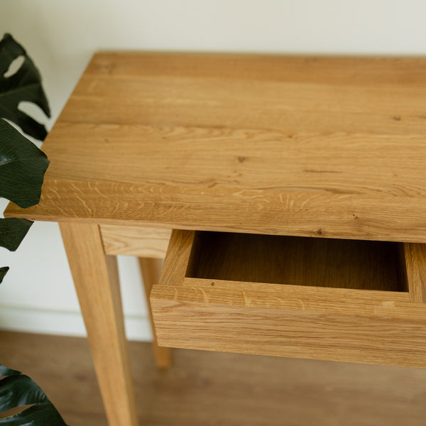 Console NordicStory con 2 cassetti in legno massiccio di quercia sostenibile 