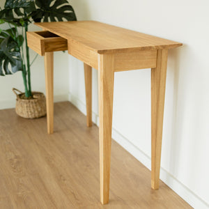 Console NordicStory con 2 cassetti in legno massiccio di quercia sostenibile 