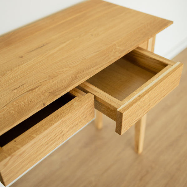 Console NordicStory con 2 cassetti in legno massiccio di quercia sostenibile 