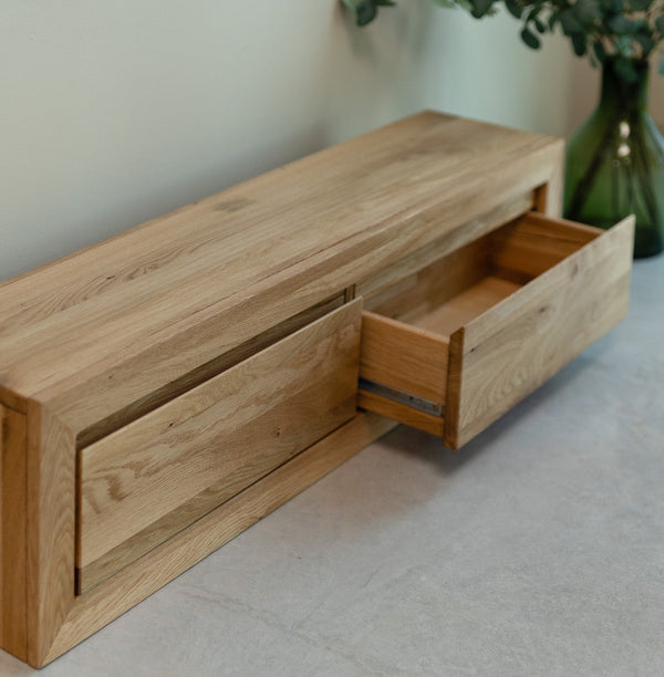 Credenza galleggiante NordicStory in legno massiccio di quercia