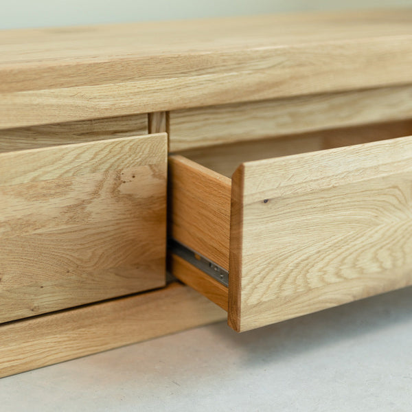 Credenza galleggiante NordicStory in legno massiccio di quercia