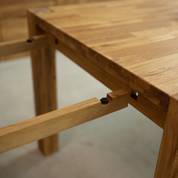 Tavolo da pranzo allungabile in legno massiccio di quercia sostenibile