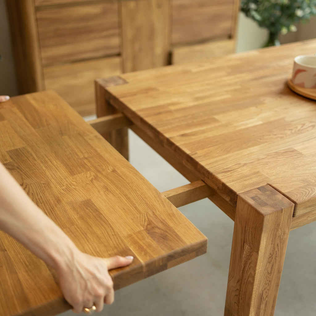 Tavolo da pranzo allungabile in legno massiccio di quercia sostenibile