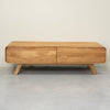 Credenza in legno massiccio NordicStory Geneva in rovere, 120 x 45 x 36,5 cm.