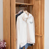Mobile NordicStory a 2 ante in rovere massiccio di Ginevra, 60 x 45 x 200 cm.