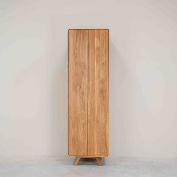 Mobile NordicStory a 2 ante in rovere massiccio di Ginevra, 60 x 45 x 200 cm.