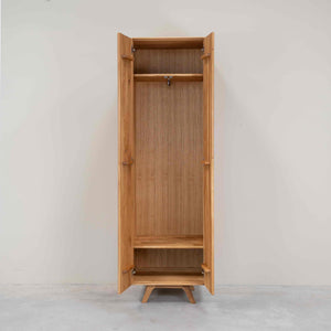 Mobile NordicStory a 2 ante in rovere massiccio di Ginevra, 60 x 45 x 200 cm.