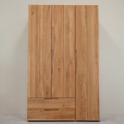 Armadio in rovere massiccio NordicStory Tron, 135 x 55 x 220 cm.