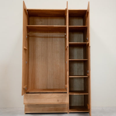 Armadio in rovere massiccio NordicStory Tron, 135 x 55 x 220 cm.