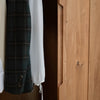 Armadio in rovere massiccio NordicStory Tron, 135 x 55 x 220 cm.