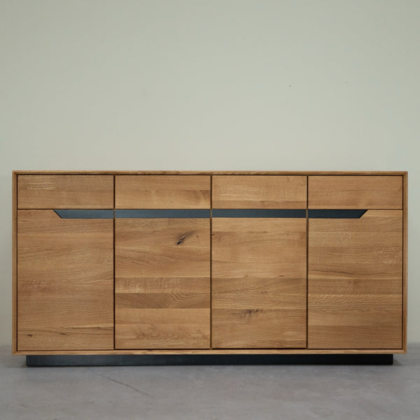 Credenza in legno massiccio NordicStory Bremen, rovere, 180 x 42 x 90 cm.