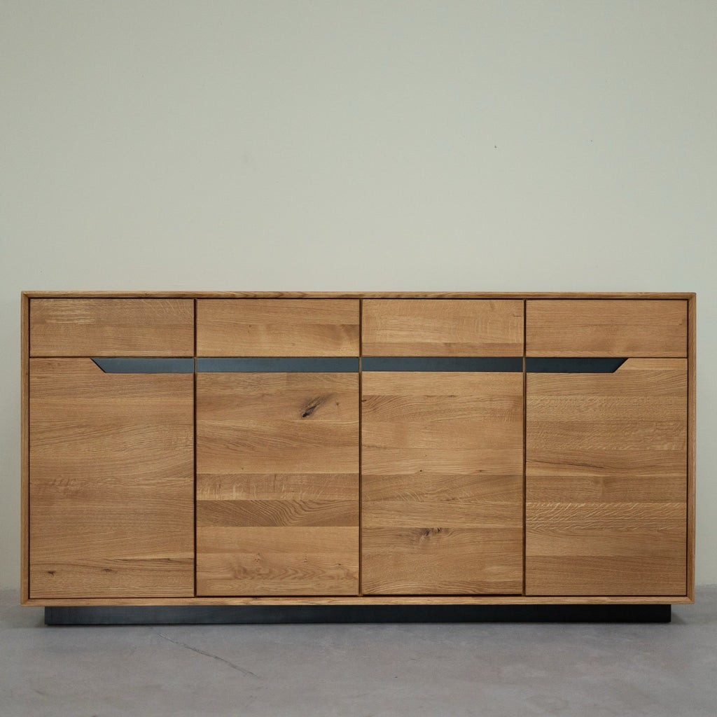 Credenza in legno massiccio NordicStory Bremen, rovere, 180 x 42 x 90 cm.
