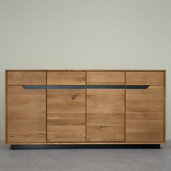 Credenza in legno massiccio NordicStory Bremen, rovere, 180 x 42 x 90 cm.