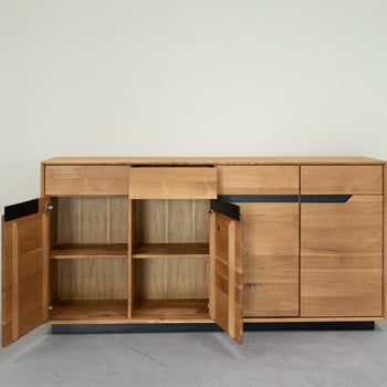 Credenza in legno massiccio NordicStory Bremen, rovere, 180 x 42 x 90 cm.