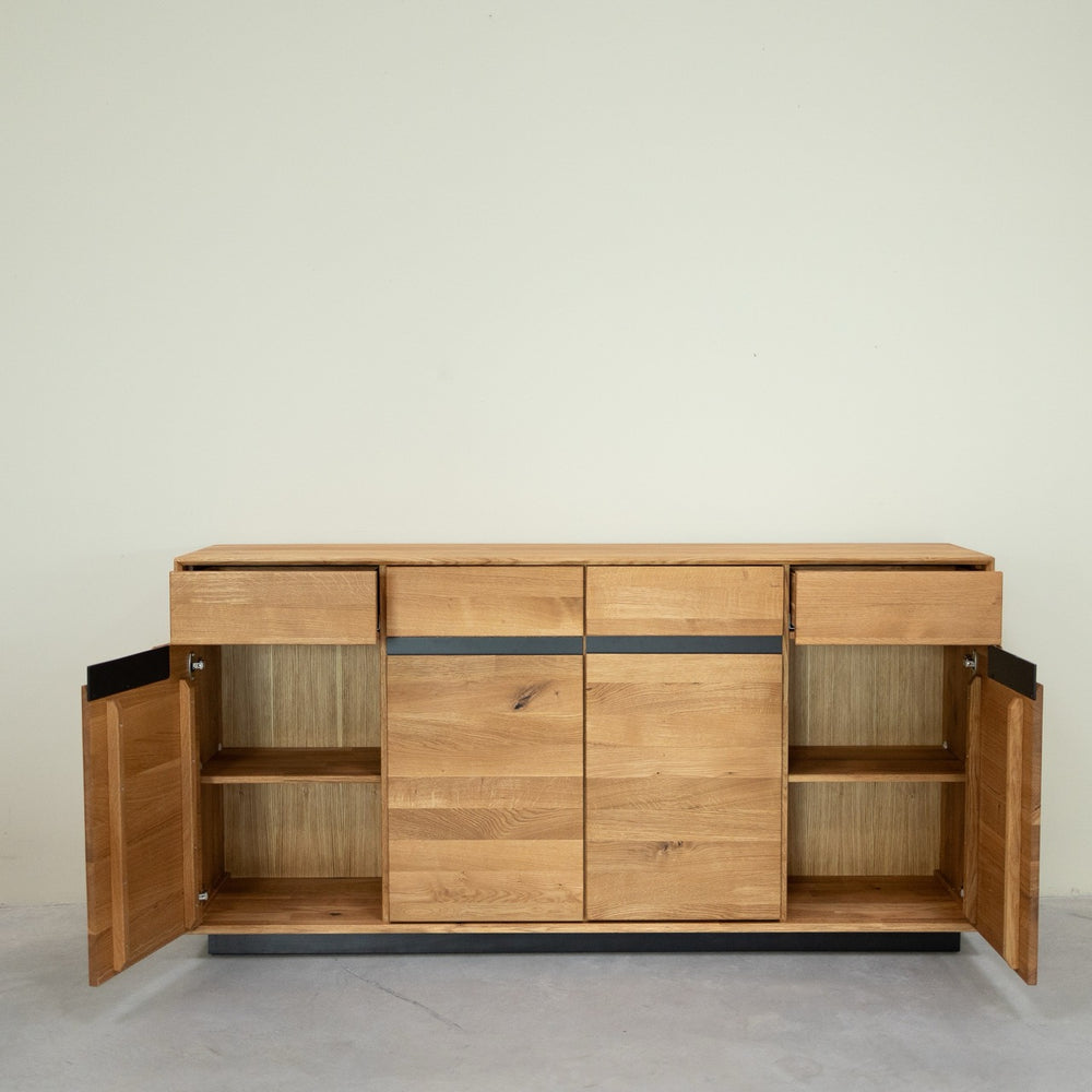 Credenza in legno massiccio NordicStory Bremen, rovere, 180 x 42 x 90 cm.