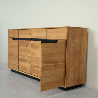 Credenza in legno massiccio NordicStory Bremen, rovere, 180 x 42 x 90 cm.