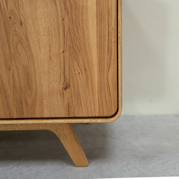 Credenza in rovere massiccio NordicStory Geneva 2, 134 x 45 x 86 cm.