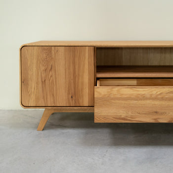 Porta TV NordicStory in rovere massiccio Geneva 2, 180 x 45 x 55 cm.