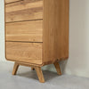 Cassettiera NordicStory in rovere massiccio Ginevra 1, 50 x 42 x 126 cm.
