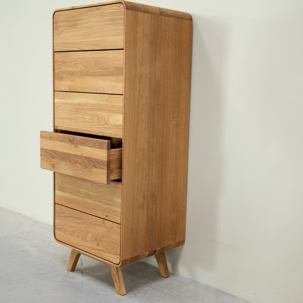 Cassettiera NordicStory in rovere massiccio Ginevra 1, 50 x 42 x 126 cm.
