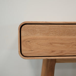 Comò console NordicStory in rovere massiccio Ginevra, 110 x 35 x 80 cm.