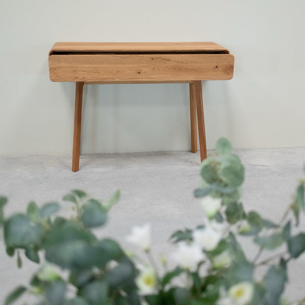 Comò console NordicStory in rovere massiccio Ginevra, 110 x 35 x 80 cm.
