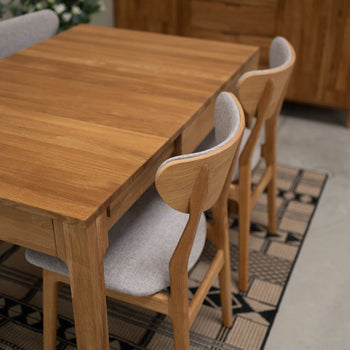 Veskor Confezione da 2 o 4 sedie da pranzo in rovere massiccio Maxwell, rivestite in rovere grigio.Store