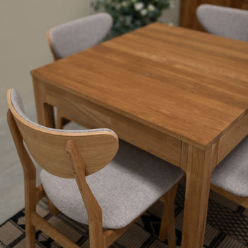 Veskor Confezione da 2 o 4 sedie da pranzo in rovere massiccio Maxwell, rivestite in rovere grigio.Store
